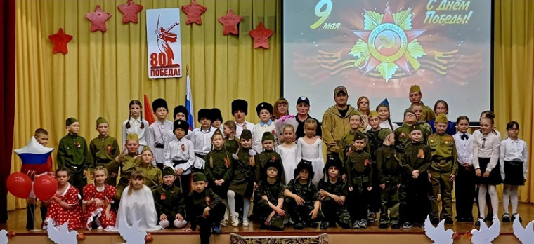 СКВОЗЬ ГОДА ЗВЕНИТ ПОБЕДА.